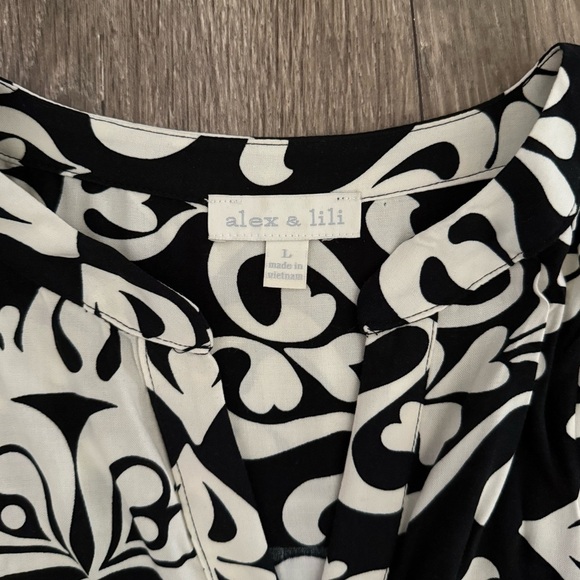 Black and White Sleeveless Dress - Picture 3 of 3